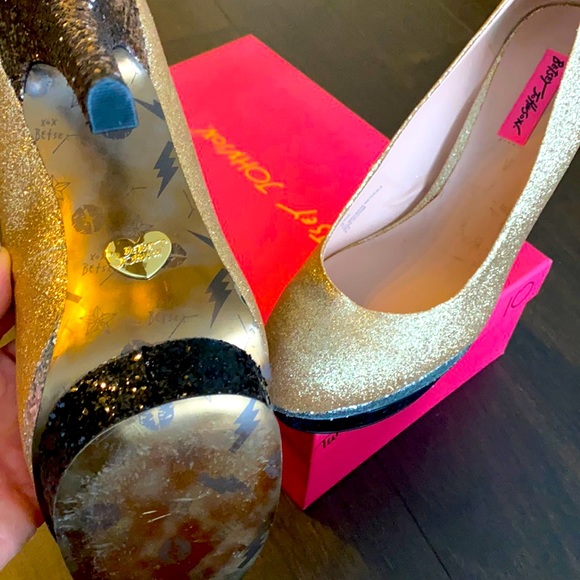 Betsey Johnson 4” disco heels - Picture 3 of 4
